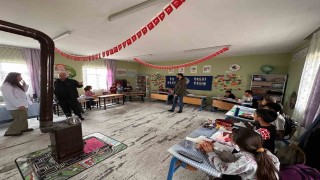 Erzurum polisinden minik kalplere küçük dokunuşlar