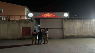 Erzurumda jandarmadan kaçak şahıslara operasyon