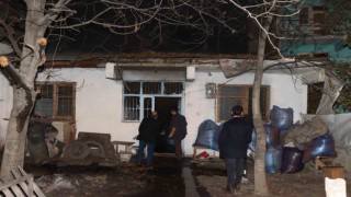 Erzurumda tespih atölyesinde yangın: 1 itfaiye eri yaralandı
