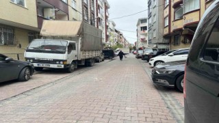 Esenyurtta iki komşu arasında park yeri kavgası: Demir çubukla aracın camlarını kırdı