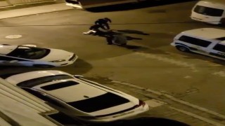 Esenyurtta paylaşımlı yolculuk uygulaması şoförü, ters yönde polis aracına çarptı