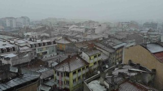 Eskişehir merkezine yılın ilk karı düştü, kent beyaza büründü