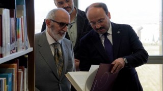 ETÜ Kütüphanesi, Prof. Dr. Turgut Karabeyin kitap bağışı ile akademik mirasını güçlendiriyor