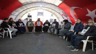Evlat nöbetindeki baba: “Herkes bize destek versin, burada bütün Türkiyenin evlatları için oturuyoruz