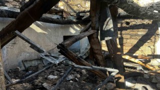 Evleri küle dönen aileye Denizli Büyükşehir Sevgi Eli destek oldu