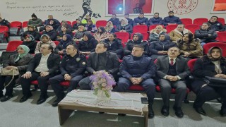 Evrende En İyi Narkotik Polisi Anne semineri