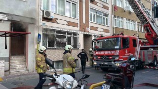 Fatihte bir apartmanda yangın çıktı: 5 kişi mahsur kaldı