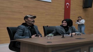 Fenomen muhtar hayatını anlattı, öğrenciler kayda aldı