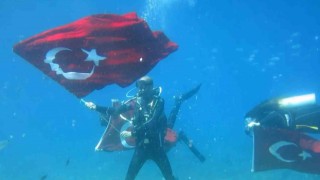 Fethiyede Atatürkü deniz dibinde andılar