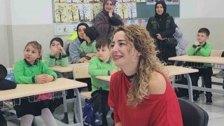Figen öğretmene bin 200 kilometre uzaktan ağlatan sürpriz