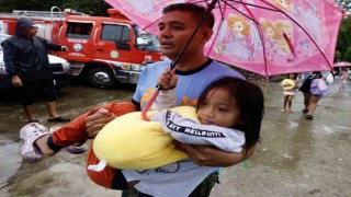 Filipinleri Toraji Tayfunu vurdu: 2 bin 500 köye tahliye emri