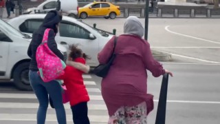 Fırtına Bursada adeta insanları uçurdu, kadınlar ve çocuklar zor anlar yaşadı