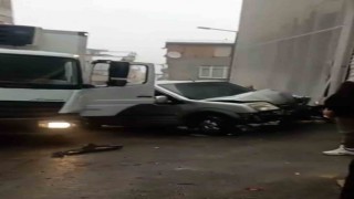 Freni patlayan BİM kamyonu 3 aracı hurdaya çevirdi