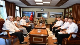 Gastronomide yılın en iyi lisesinin öğrencileri Kaymakam Ertaş ile buluştu