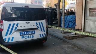 Gaziantepte bir şahıs, sokak ortasında eşini öldürdükten sonra intihar ederek yaşamına son verdi.