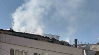 Gaziantepte çatı katında çıkan yangın korkuttu