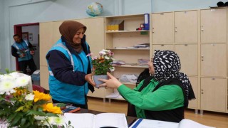 Gaziantepte öğretmenler günü çiçeklerle kutlandı