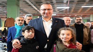 Gaziosmanpaşadaki Mevlana Mahallesi, kapalı semt pazarına kavuştu