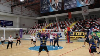 Gebzede öğretmenler voleybol turnuvasında buluştu
