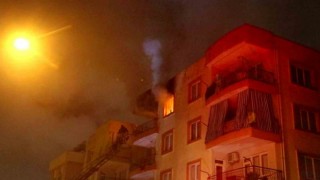 Gece saatlerinde çıkan yangın apartman sakinlerine korku dolu anlar yaşattı