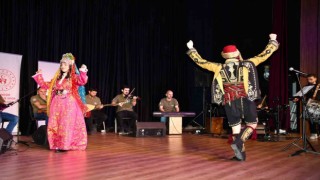 Gençler Sahnede Müzik ve Kültürü Buluşturdu