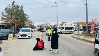 Gölbaşında yayalara trafik eğitimi verildi
