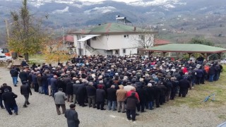 Gurbet yolunda hayatını kaybeden baba ve oğlu son yolculuğuna uğurlandı
