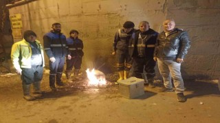 Hakkari Belediyesi Su ve Arıza ekipleri zorlu kış şartlarına meydan okuyor