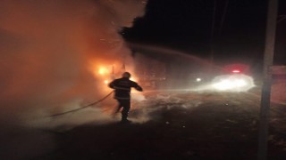 Hatayda park halindeki tır alev alev yandı