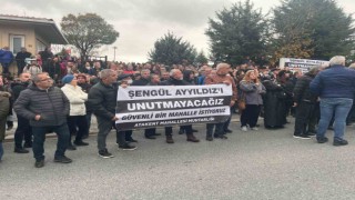 Hemşire Şengül Ayyıldızın sevenleri sağlık ocağı önünde basın açıklaması yaptı