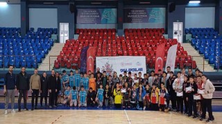 Hentbolda şampiyon Rıza Malatyalı ortaokulu oldu