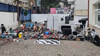 Hırsızların depolarından çıkanlar jandarmanın bahçesini doldurdu