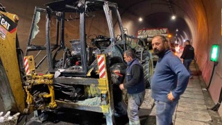 Hopada tüneli içinde ekskavatör yangını: Tünel trafiğe kapatıldı