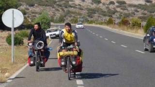 İklim değişikliğine dikkat çekmek için bisikletle dünya turuna çıktılar