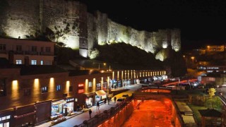 Işıklandırılan Bitliste gece güzelliği