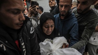 İsrail Gazze'nin Merkezini Vurdu: 47 Filistinli Hayatını Kaybetti