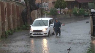 İstanbulu şiddetli yağış ve fırtına esir aldı