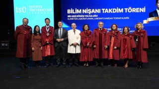 İstinye Üniversitesi Tıp Fakültesi Bilim Nişanı Stanford Üniversitesinden Prof. Dr. Michael Lime takdim edildi