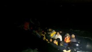 İzmir açıklarında 24ü çocuk 53 düzensiz göçmen yakalandı