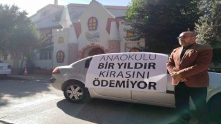 İzmirde anaokulu önünde şaşırtan pankart