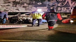 İzmirde freni boşalan kamyon 7 aracı biçti: 3 ölü, 7 yaralı