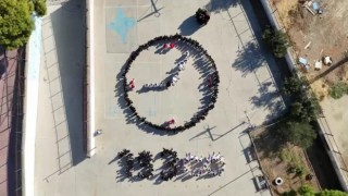 İzmirde ilkokul öğrencilerinden 09.05 ve 1938 koreografisi