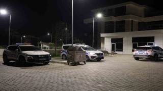 İzmirde kız meselesinden öldürülen 3 genç, araç içerisinde başlarından vurulmuş
