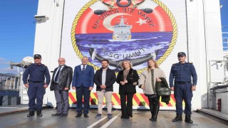 İzmirde öğretmenler TCSG Umut Gemisine misafir oldu