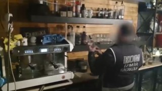 İzmirdeki eğlence mekanlarına kaçak alkol operasyonu