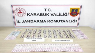 Jandarma 426 adet uyuşturucu hap ele geçirdi