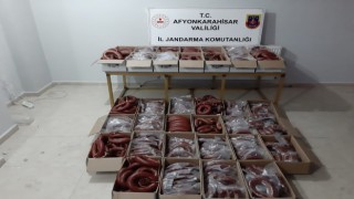 Jandarma bozulmuş ve etiketi değiştirilmiş 214 kilogram sucuk ele geçirdi