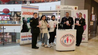 Jandarma, kadına yönelik şiddetle mücadelenin anlatıldığı stant açtı