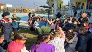 Jandarma öğrencilere doğa ve hayvan sevgisini anlattı