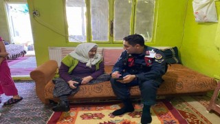 Jandarma yaşlı çınarları unutmuyor